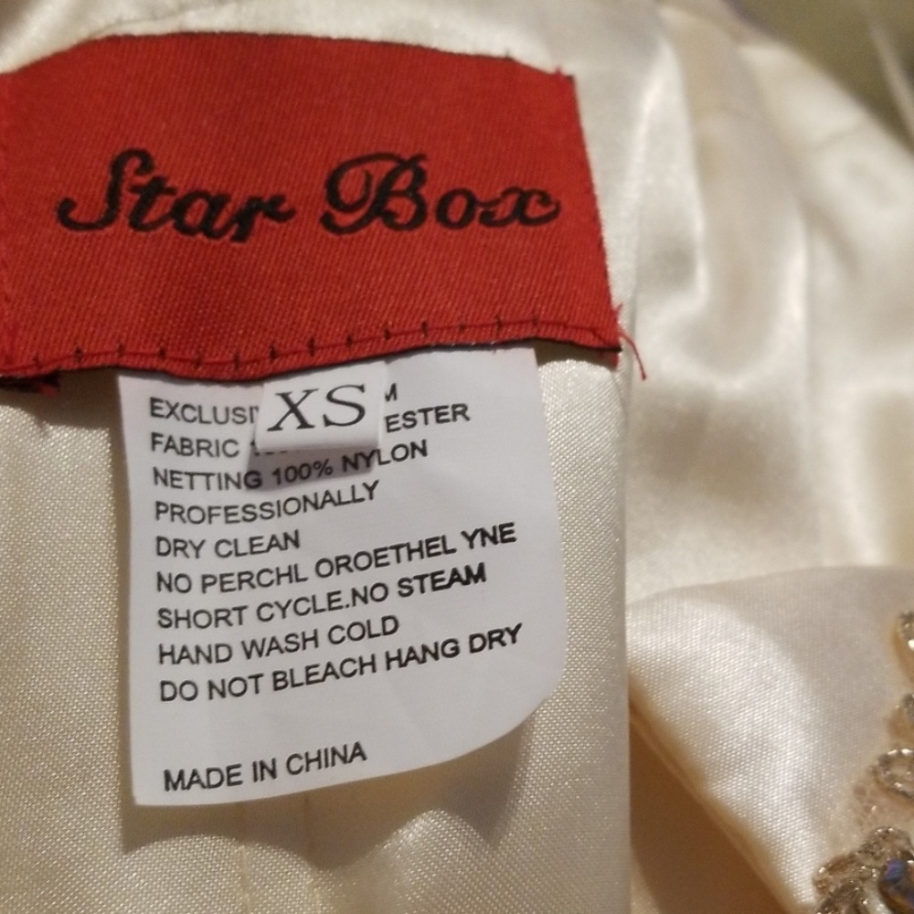 NWOT STAR BOX ELEGANT DRESS - Picture 7 of 7